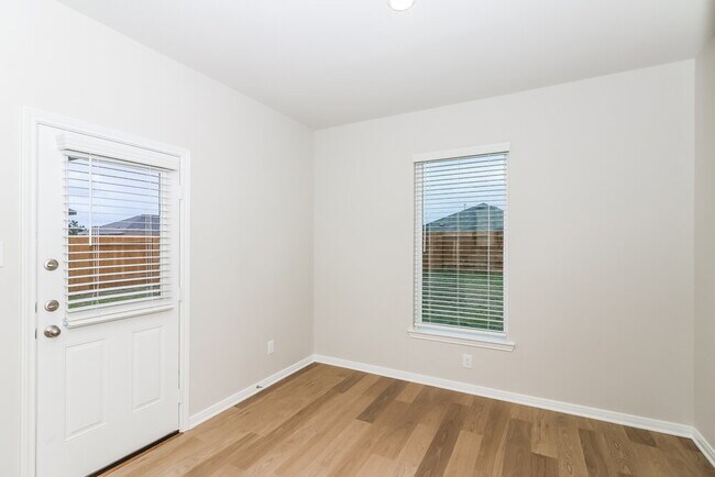 Building Photo - 416 Mustang Trot Dr