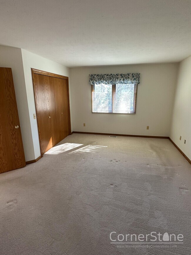 1943 Lakeview Dr, Zeeland, MI 49464 Townhome Rentals in Zeeland MI