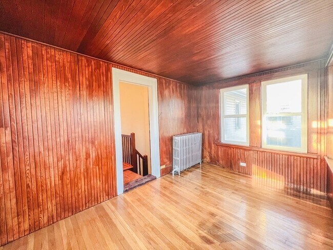 Foto del edificio - 112 Brush Hill Rd