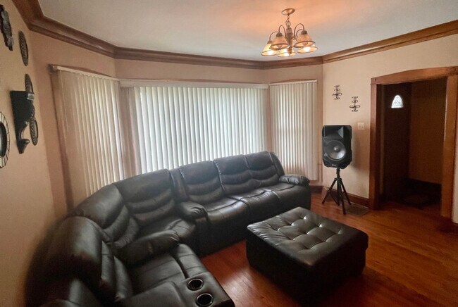 Foto del edificio - 3449 W 60th St