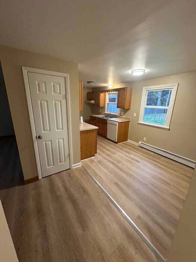 Foto del edificio - Three Bedroom Home For Rent on Joanne Drive in Greece (Rochester)