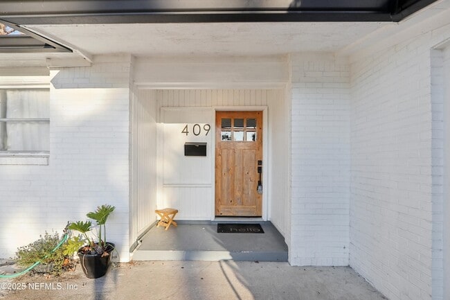 Building Photo - 409 Sailfish Dr E