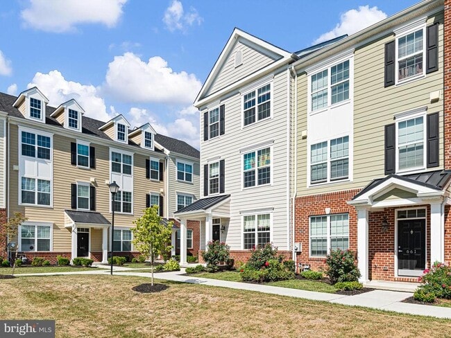 Building Photo - 659 McComb Pl