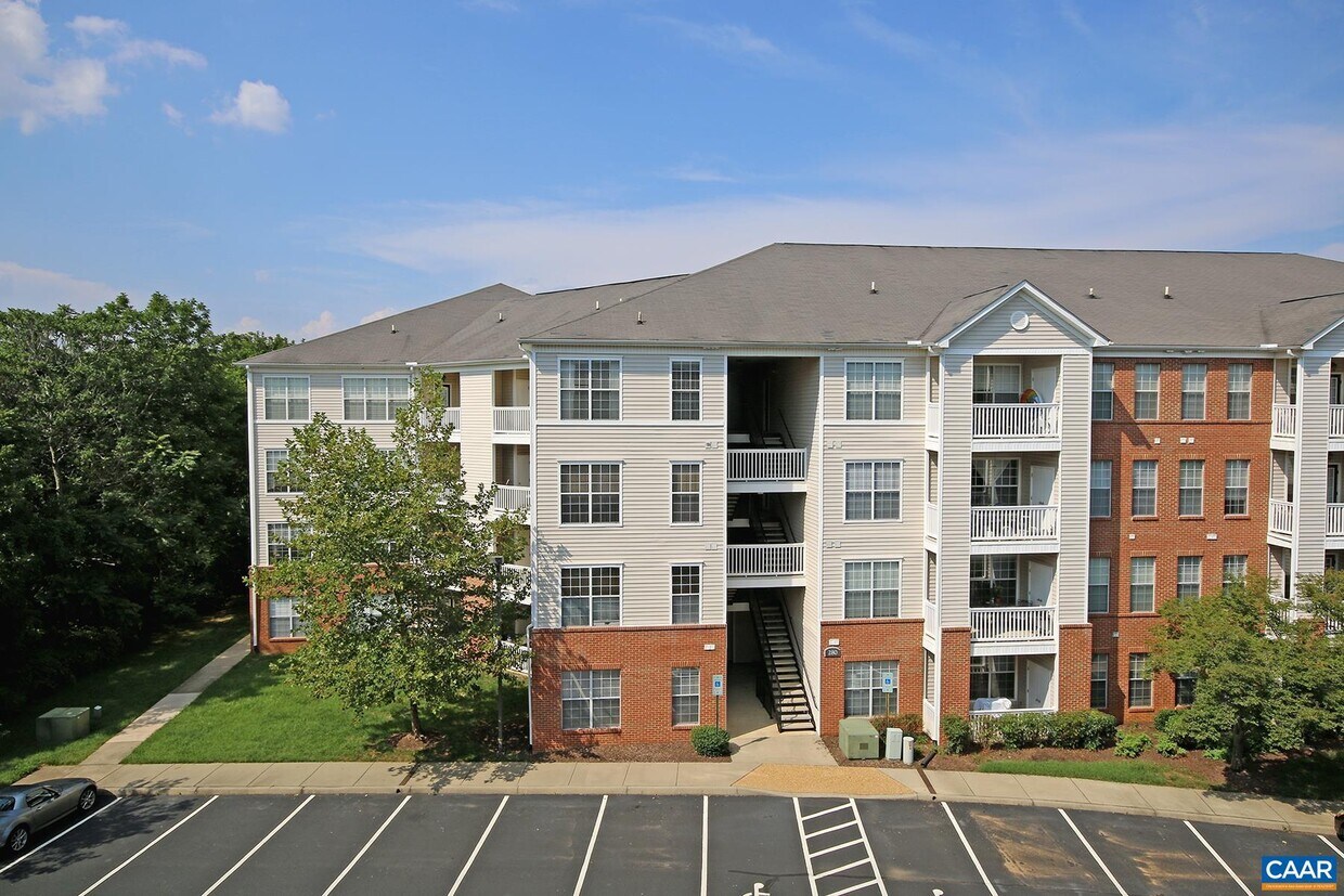 300 Riverbend Dr Unit 4B, Charlottesville, VA 22911 Condo for Rent in