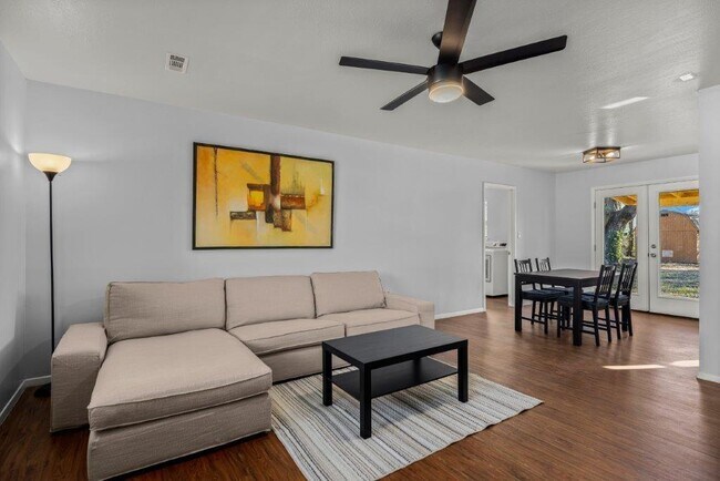 Foto del edificio - 904 SE 4th St