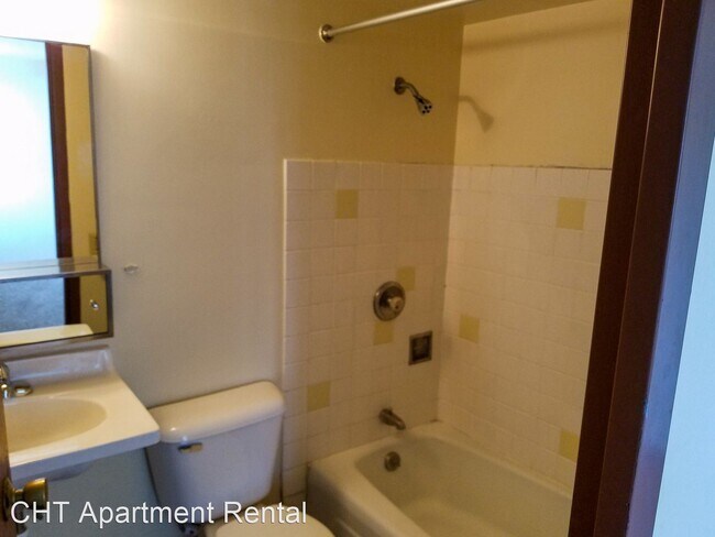 Building Photo - 1 br, 1 bath Apartment - 316 N. Butler St.