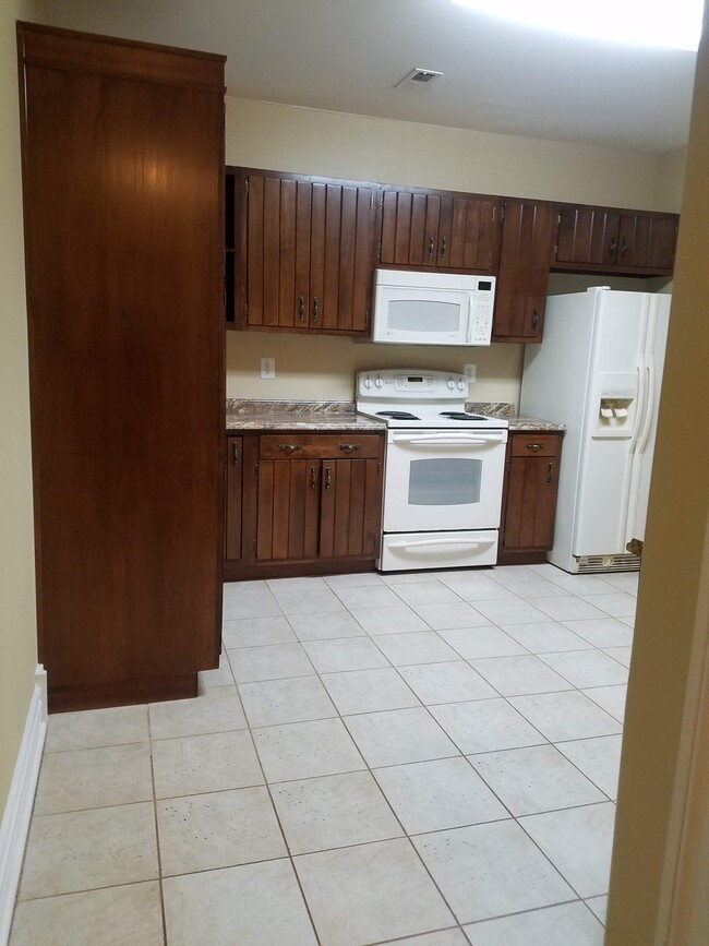 Building Photo - 10850 Misty Creek Ct