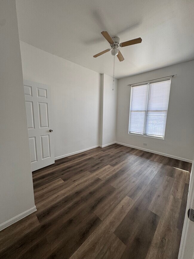 Foto del edificio - 208 N California Ave