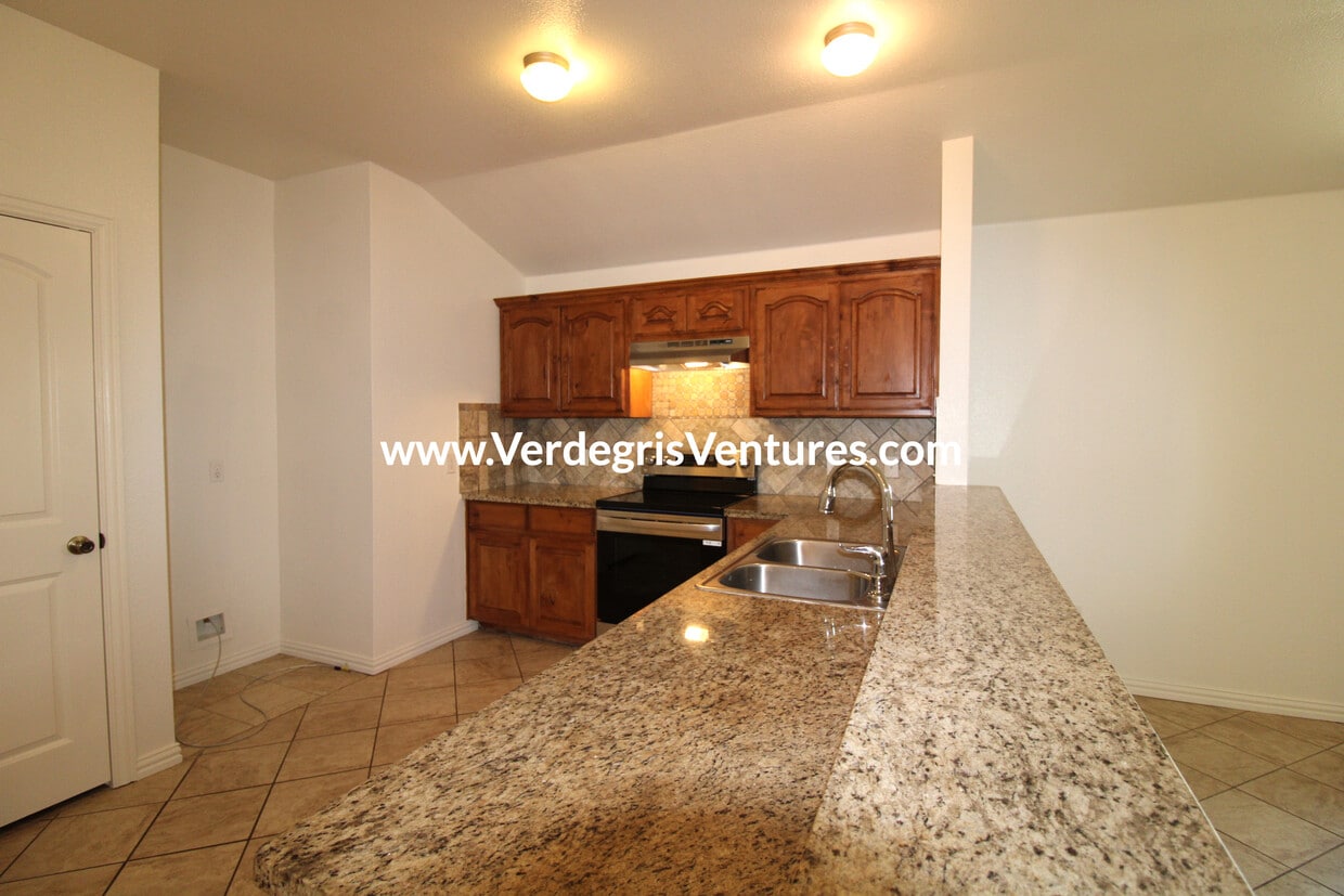 Photo - 223 S Scott St (Burleson, TX)