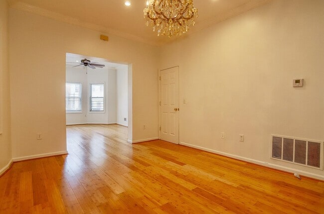 Building Photo - 221 Claremont Ave