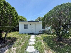 Building Photo - 370 NW 15th Ct