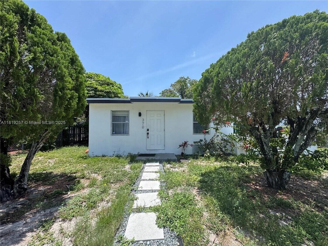 Primary Photo - 370 NW 15th Ct