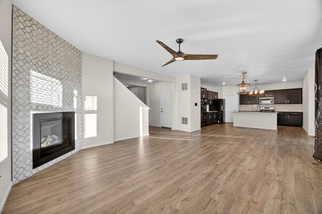 Building Photo - 221 S Quantock St