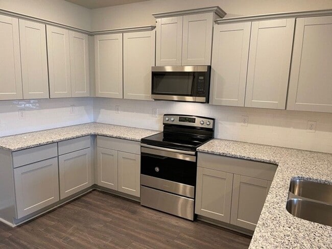 Building Photo - Stunning condo is South Murfreesboro