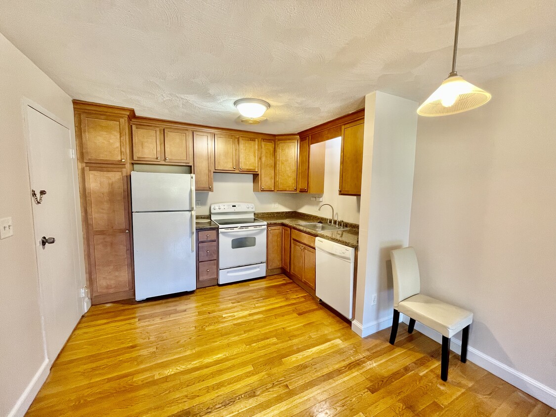 Primary Photo - 1105 Lexington St