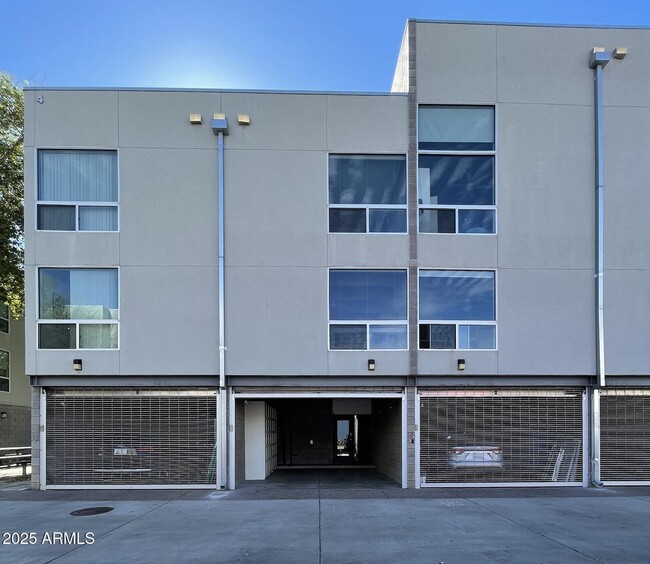 Foto del edificio - 727 E Portland St