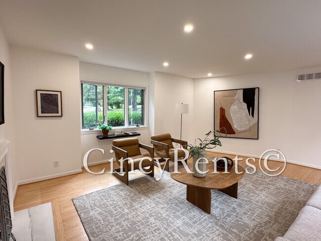 Foto del edificio - 7716 Creekwood Ln