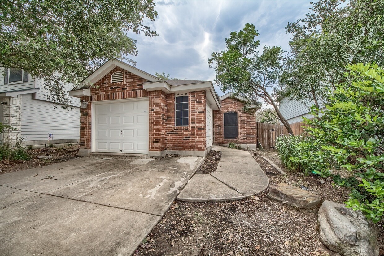 Primary Photo - 6931 Grapevine Lk