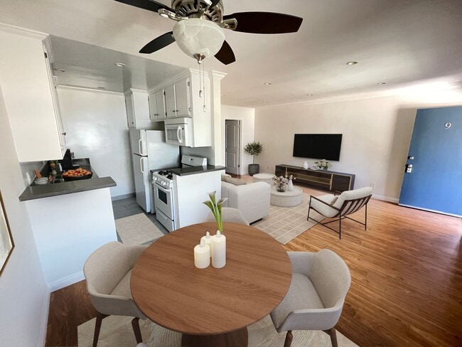 Interior Photo - 3982 Inglewood Boulevard