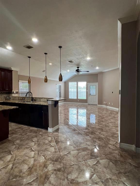 Building Photo - 15930 Hidden Crest Dr
