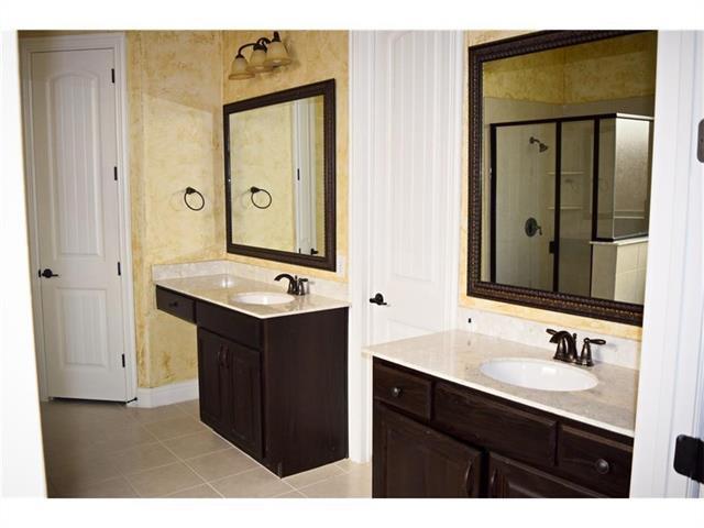 Foto del edificio - 115 Oakwood Ln