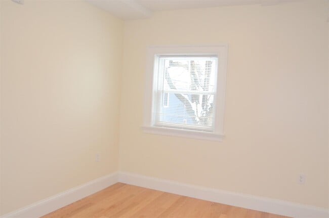 Building Photo - 28 Putnam St