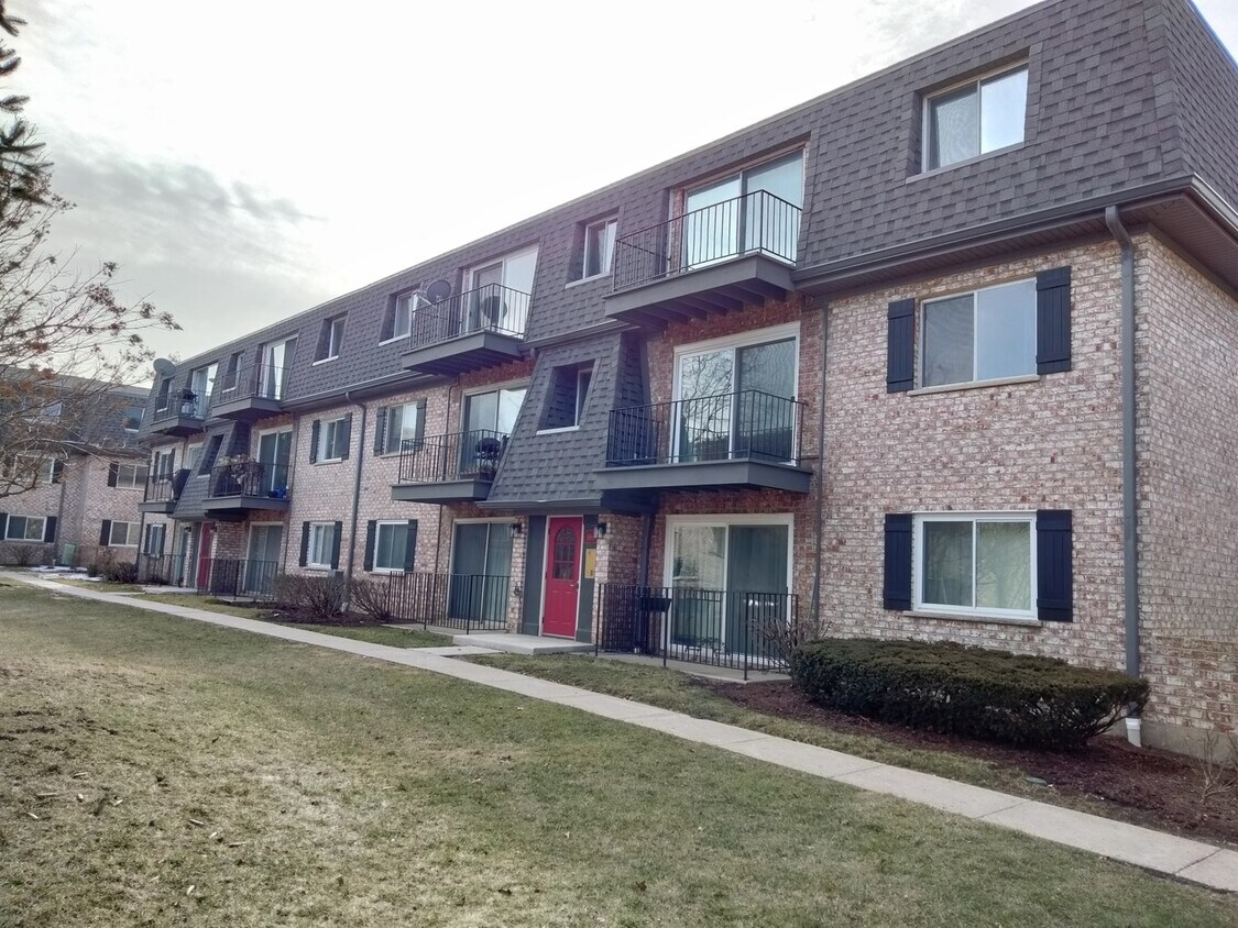 896 S Plum Grove Rd Unit 217, Palatine, IL 60067 Condo for Rent in