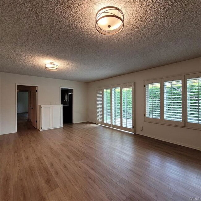 Building Photo - 303 S Kenneth Rd