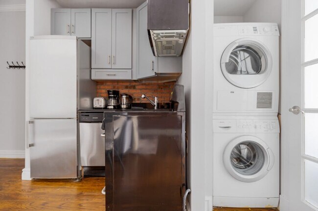 Foto del edificio - 326 E 35th St