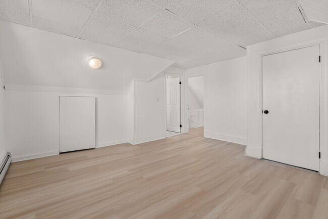 Foto del edificio - 374 Shirley St