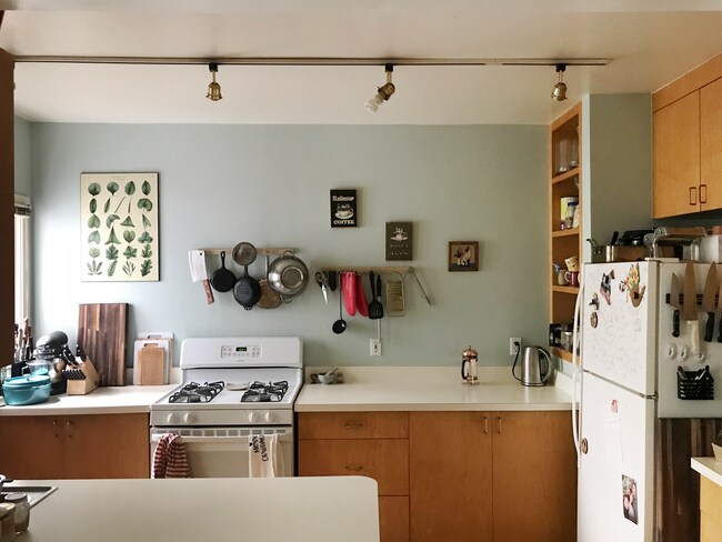 Building Photo - 37 Loyola Ter