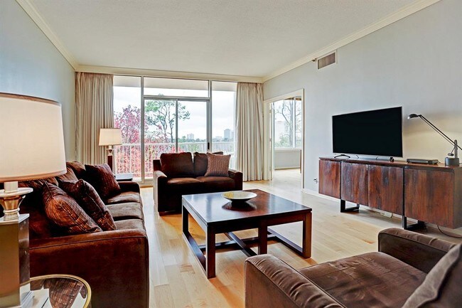 Foto del edificio - 121 N Post Oak Ln