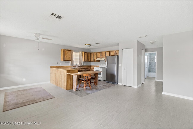 Building Photo - 1712 Stewart Pl