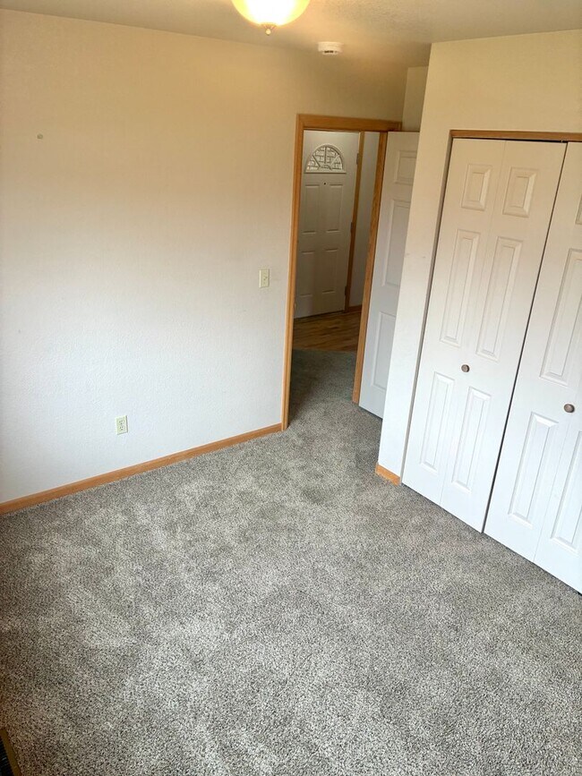 Building Photo - Ranch Style Home Located on Dead-End Street, Easy Access to I-25