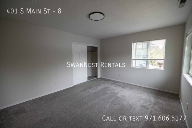 Building Photo - 401 S Main St