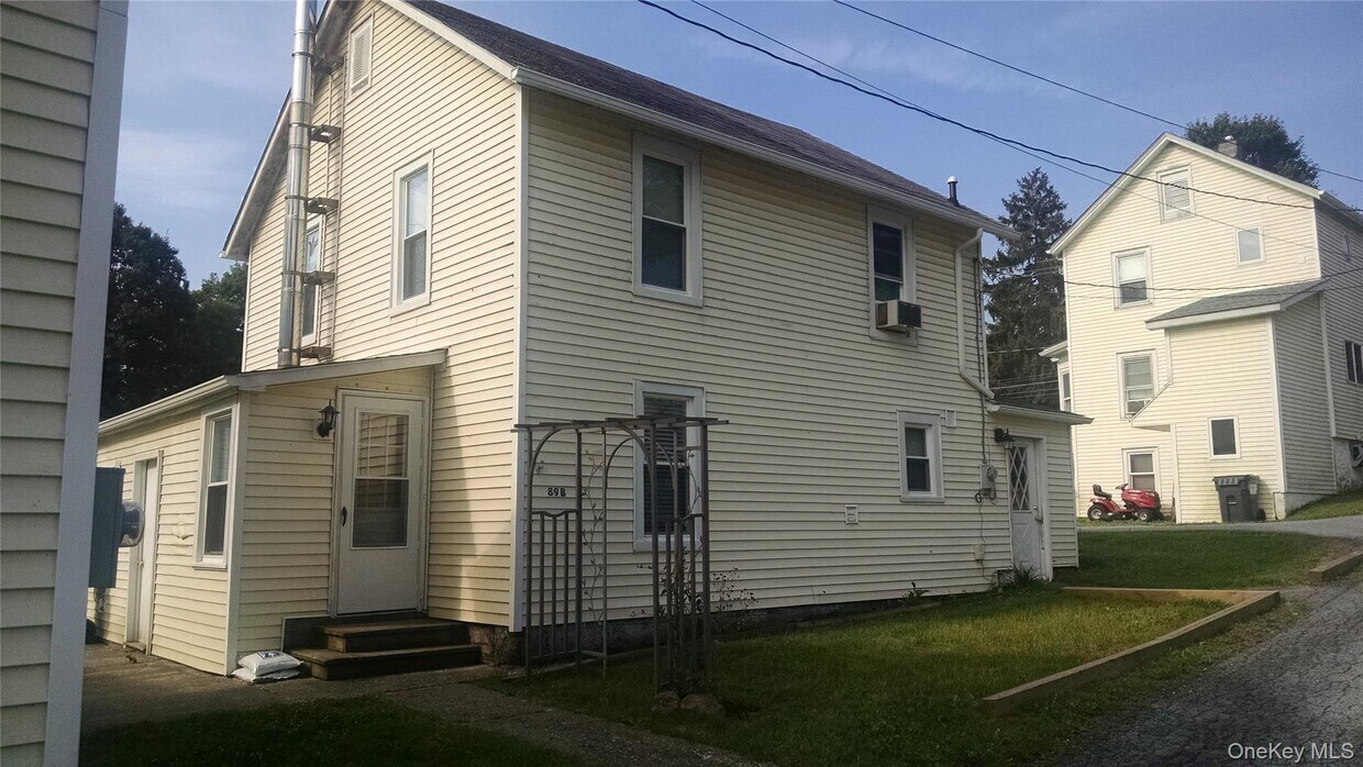 Primary Photo - 89 N Montgomery St