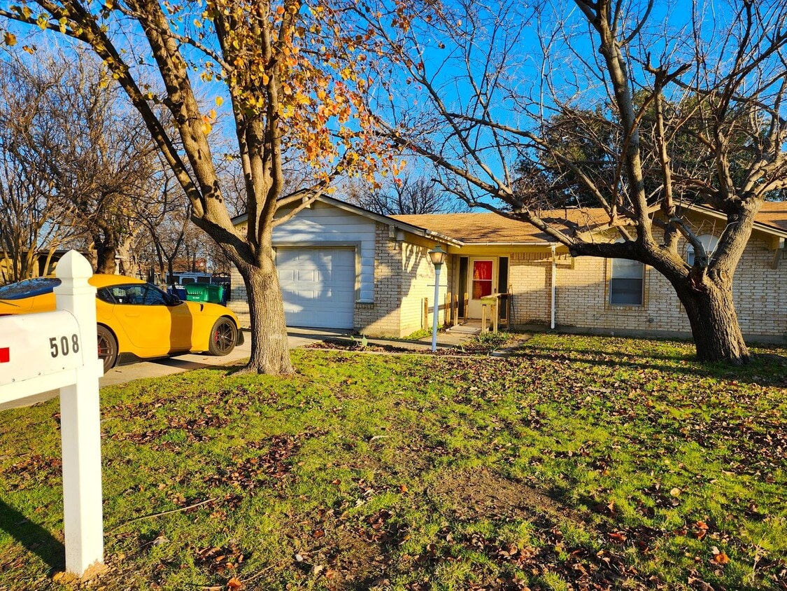 Photo - 508 Campbell Ln (Denton, TX)