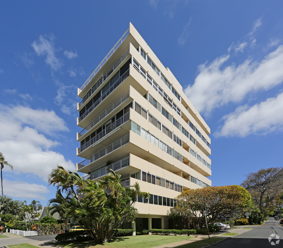 Building Photo - 3056 Kalakaua Ave