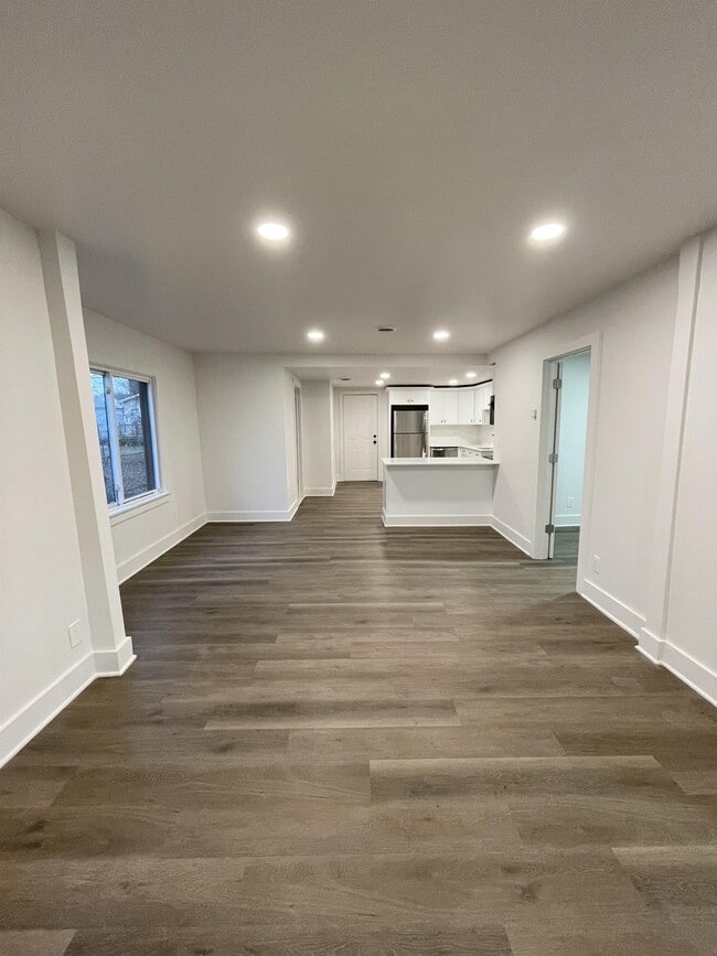 Building Photo - 90 W Meyers Ave