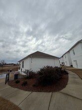 Building Photo - 216 Park W Loop