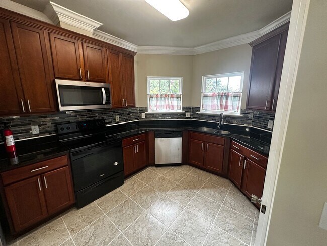 Building Photo - Longleaf 3/2 House
