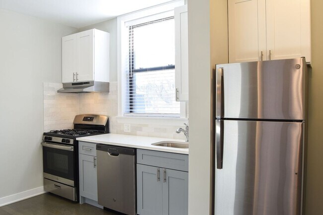 Building Photo - 3923 N Keeler Ave