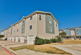 Building Photo - 12603 Telge Rd