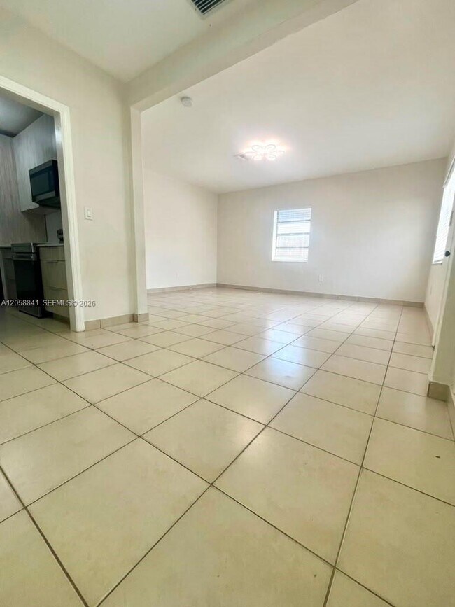 Foto del edificio - 1679 NE 176th St