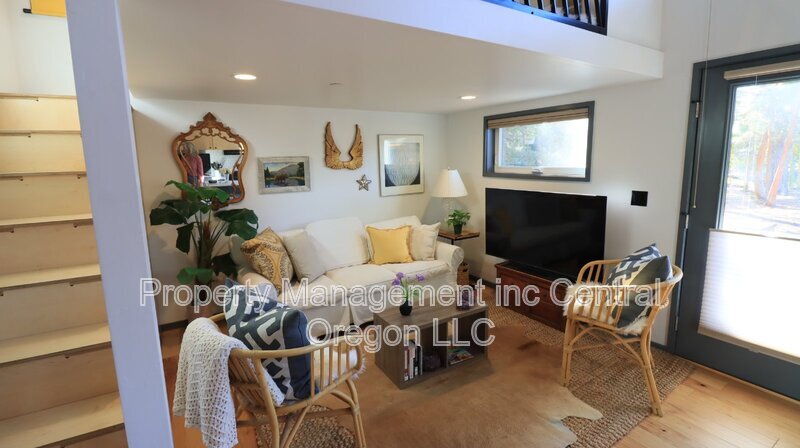 Primary Photo - 61304 Wizard Ln