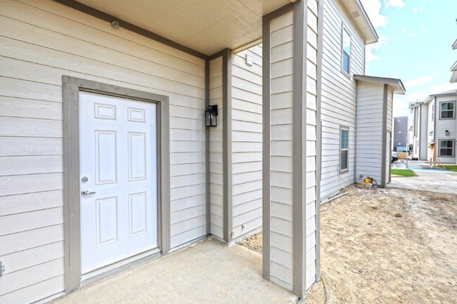 Building Photo - 7126 Rosson Rd