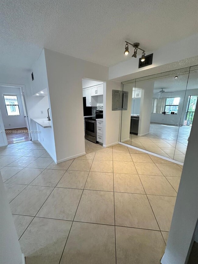 Foto del edificio - 7137 Golf Colony Ct