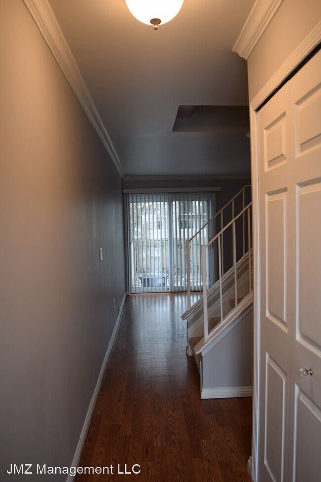 Building Photo - 3 br, 1.5 bath House - 24317 Bashian Dr Un...