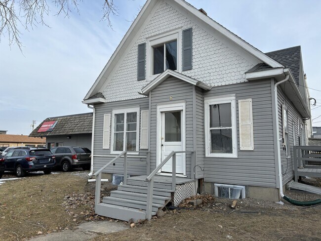 Building Photo - 6 11th St S