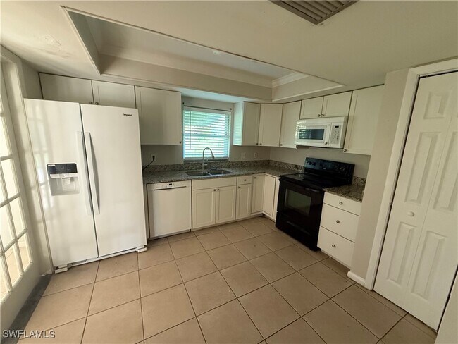 Building Photo - 5820 Algiers St